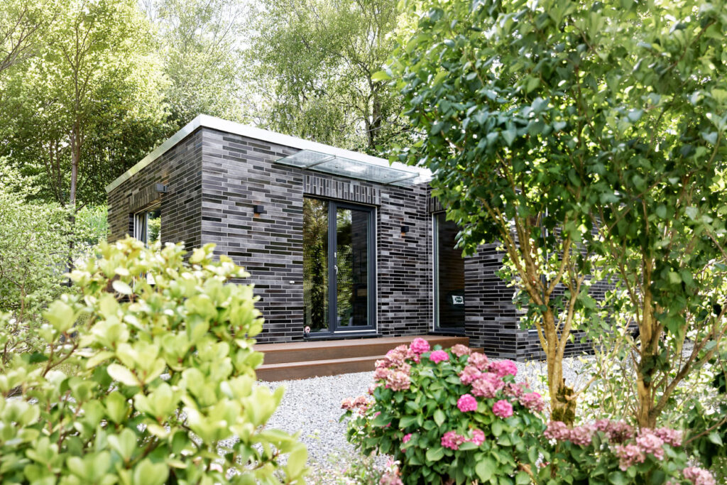 Modernes Tinyhouse in Wuppertal mit Terrasse und Garten im Grünen